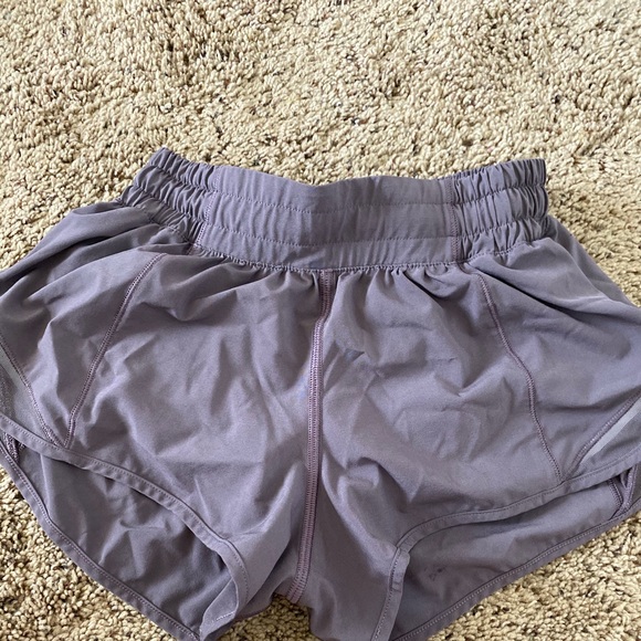 lululemon athletica Pants - Lululemon Hotty Hot 2.5 inch inseam Size 2